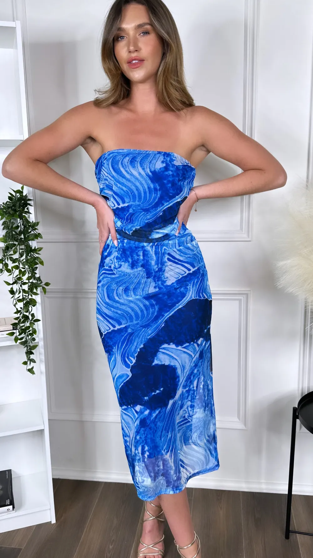 aine_blue_printed_straple_2.webp LORIANE Fitted Dresses | Going Out Dresses^Aine Blue Printed Strapless Midi Dress