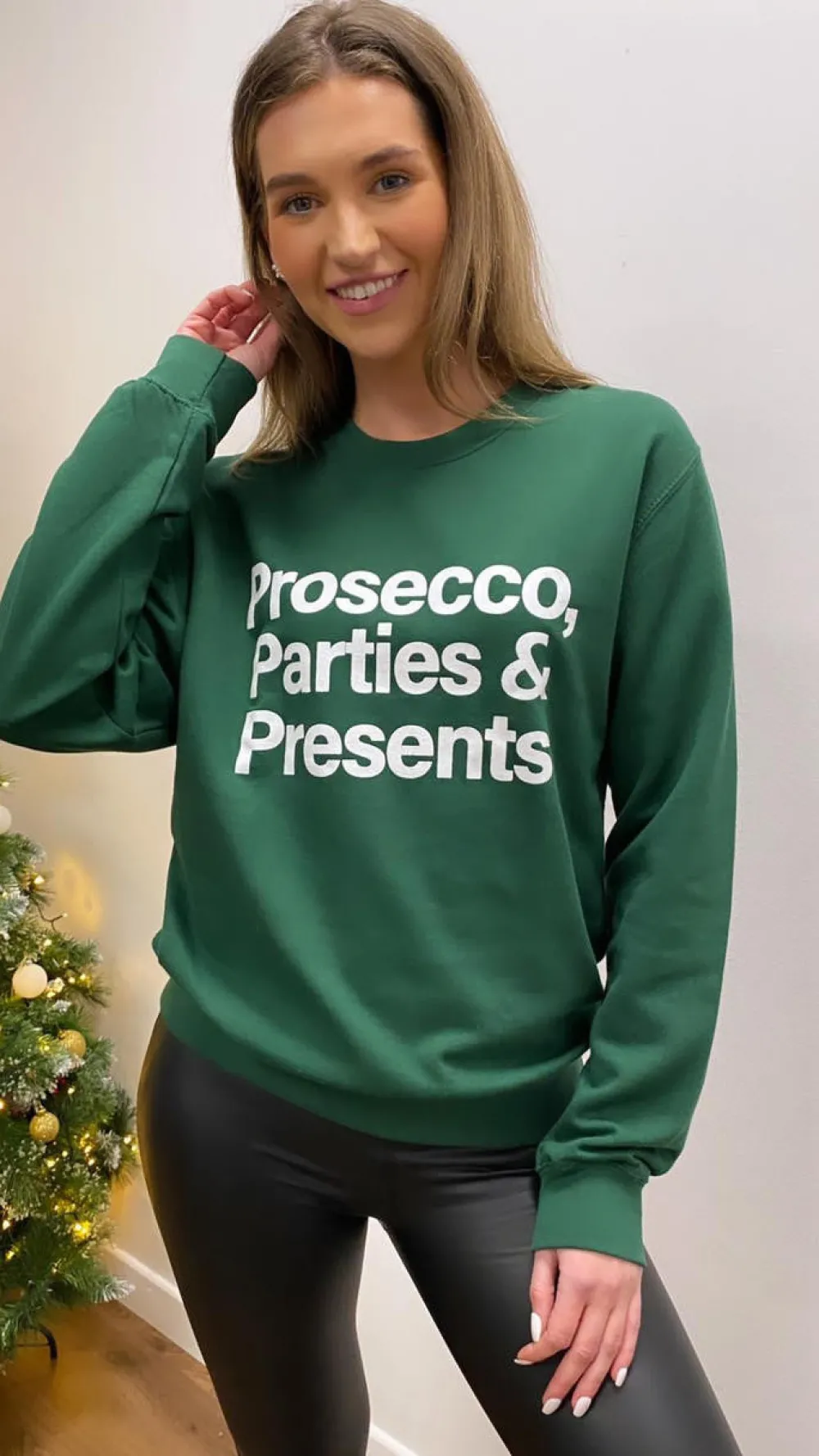 alaia_prosecco_parties_am_3.webp CHRISTMAS Tops | Hoodies + Sweatshirts^Alaia Prosecco, Parties & Presents Sweatshirt in Green