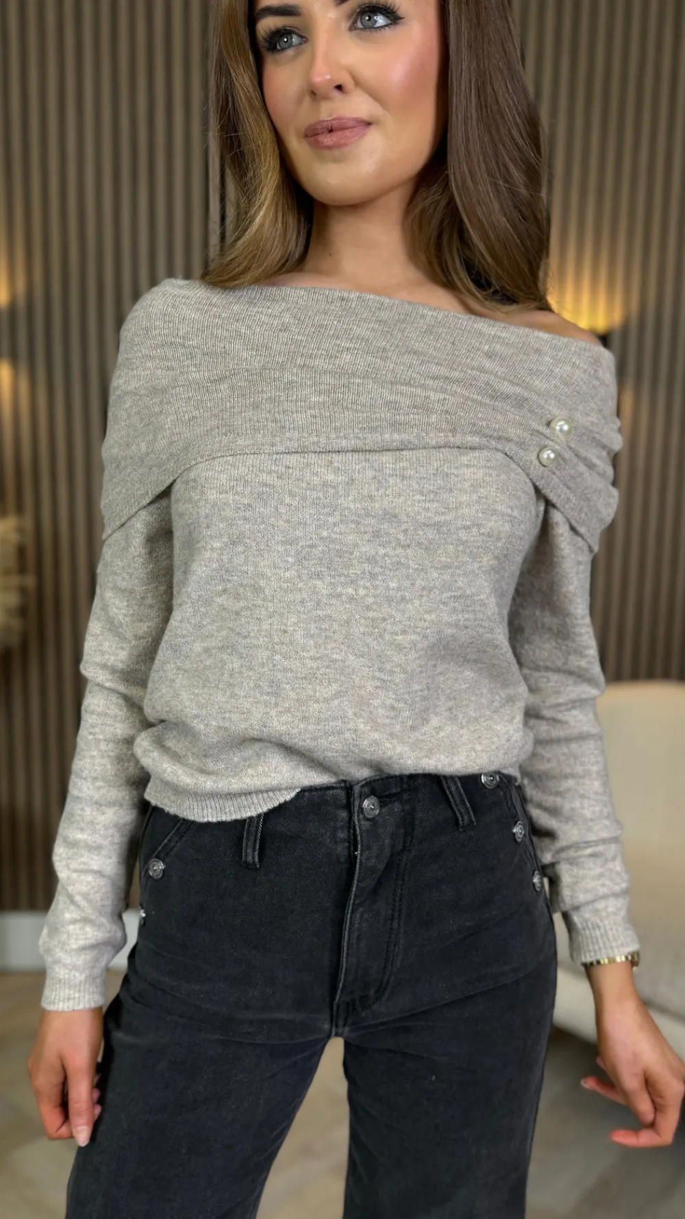 ashton_camel_off_the_shou_4.webp ROSY DAYS DESVENCHY Knitwear^Ashton Camel Off The Shoulder With Pearl Detail Jumper