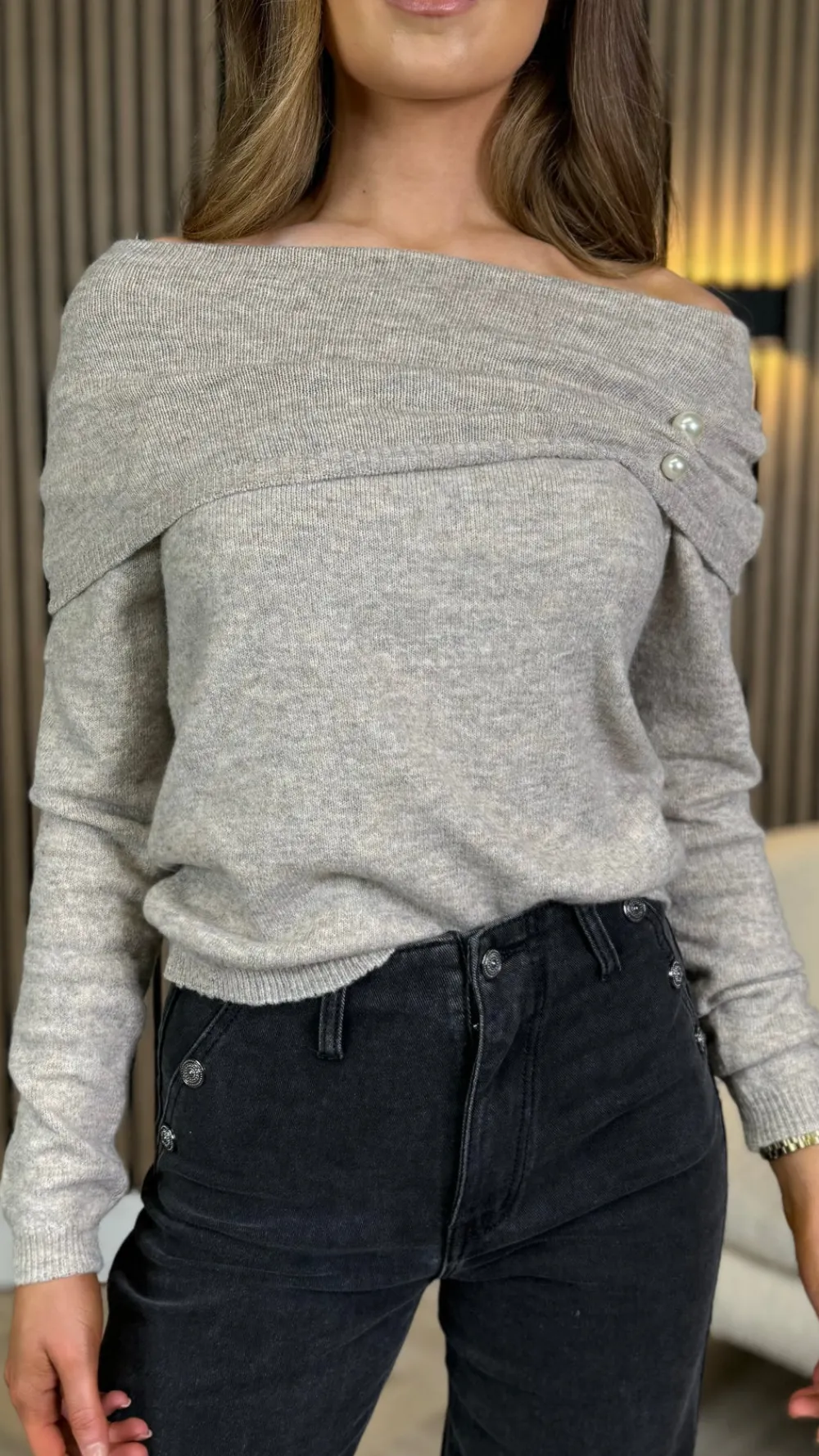 ashton_camel_off_the_shou_5.webp ROSY DAYS DESVENCHY Knitwear^Ashton Camel Off The Shoulder With Pearl Detail Jumper
