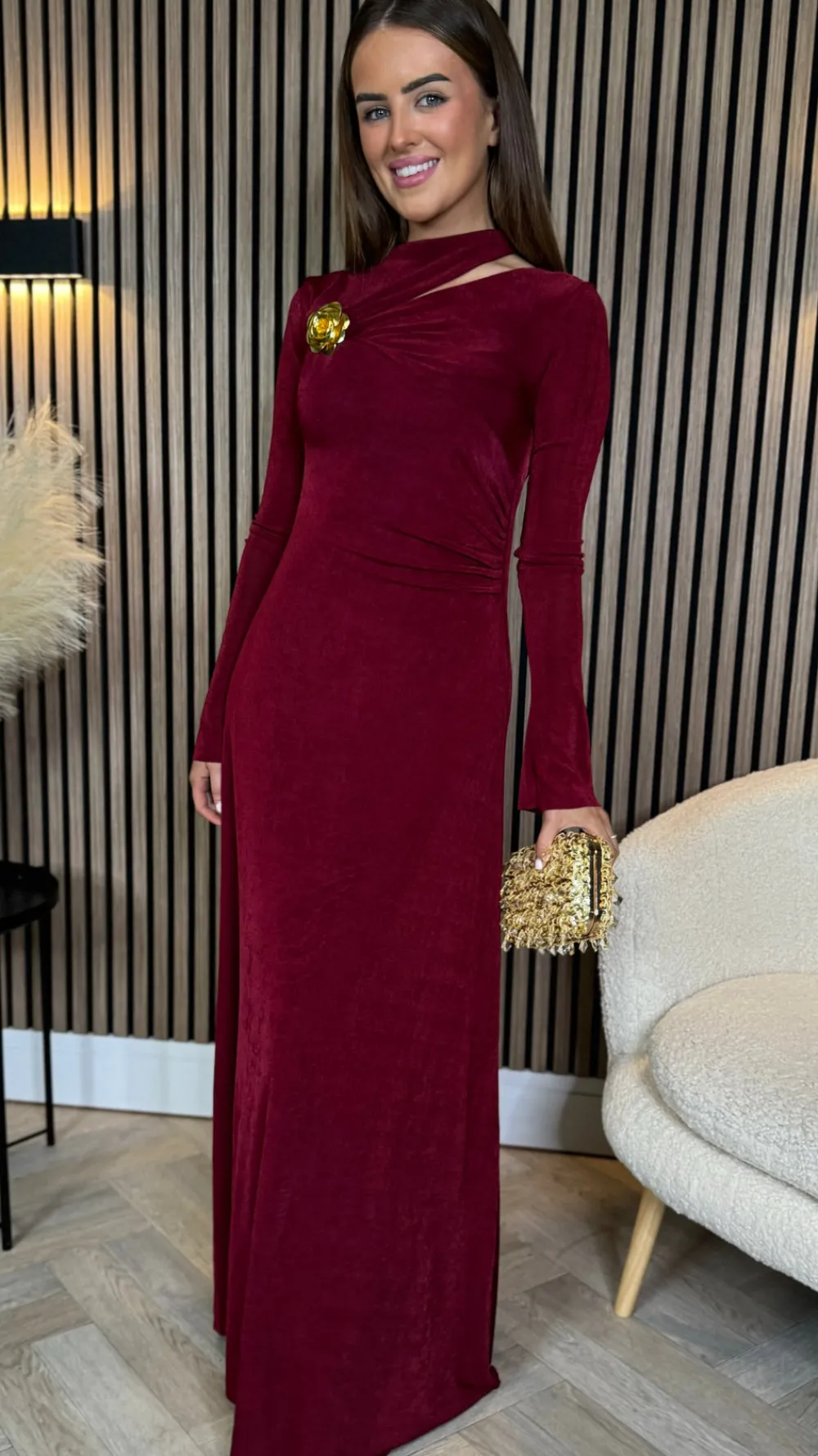 ayda_burgundy_split_neckl_3.webp TIMELY Fitted Dresses | Going Out Dresses^Ayda Burgundy Split Neckline Brooch Detail Maxi Dress