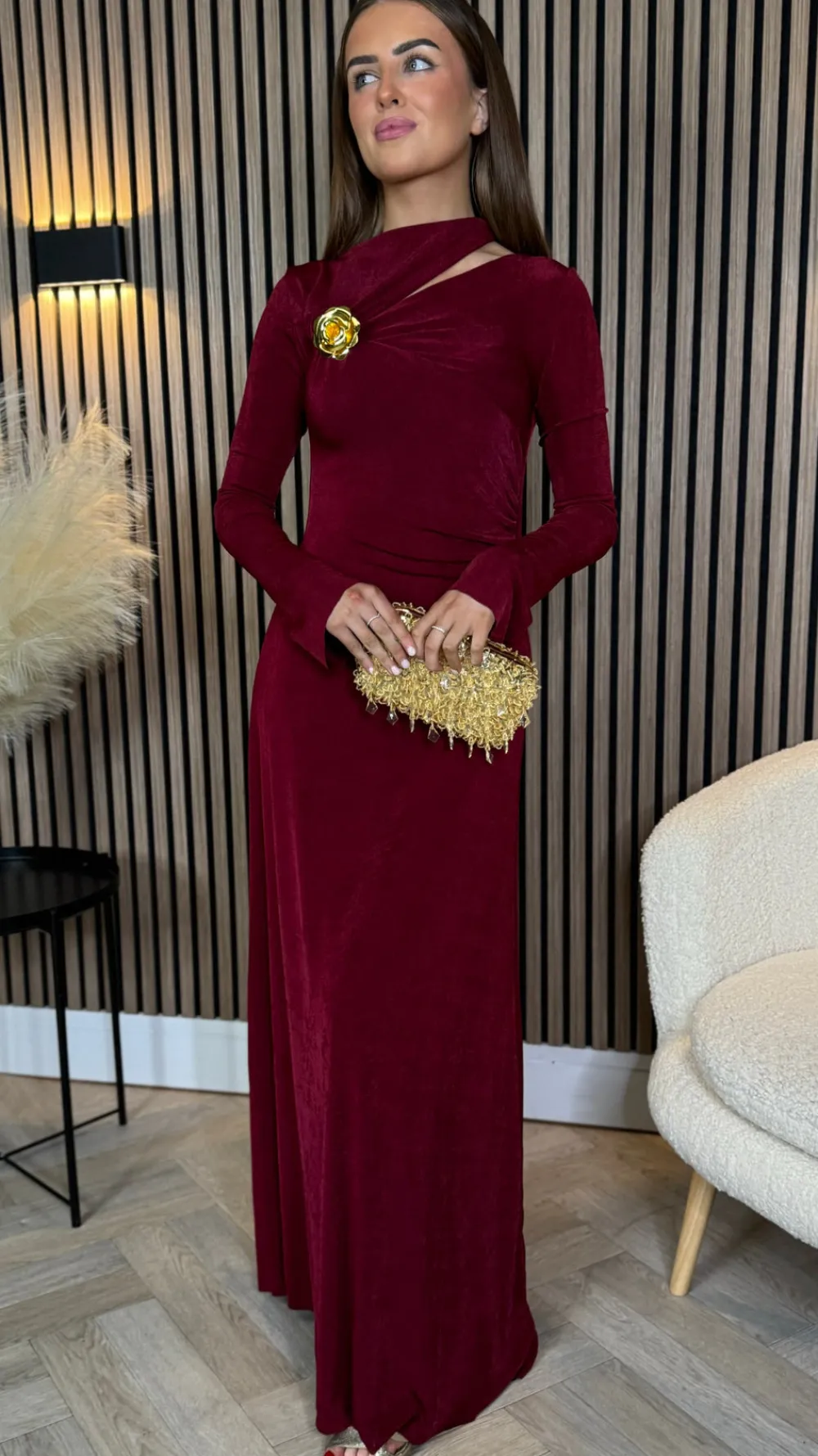 ayda_burgundy_split_neckl_4.webp TIMELY Fitted Dresses | Going Out Dresses^Ayda Burgundy Split Neckline Brooch Detail Maxi Dress