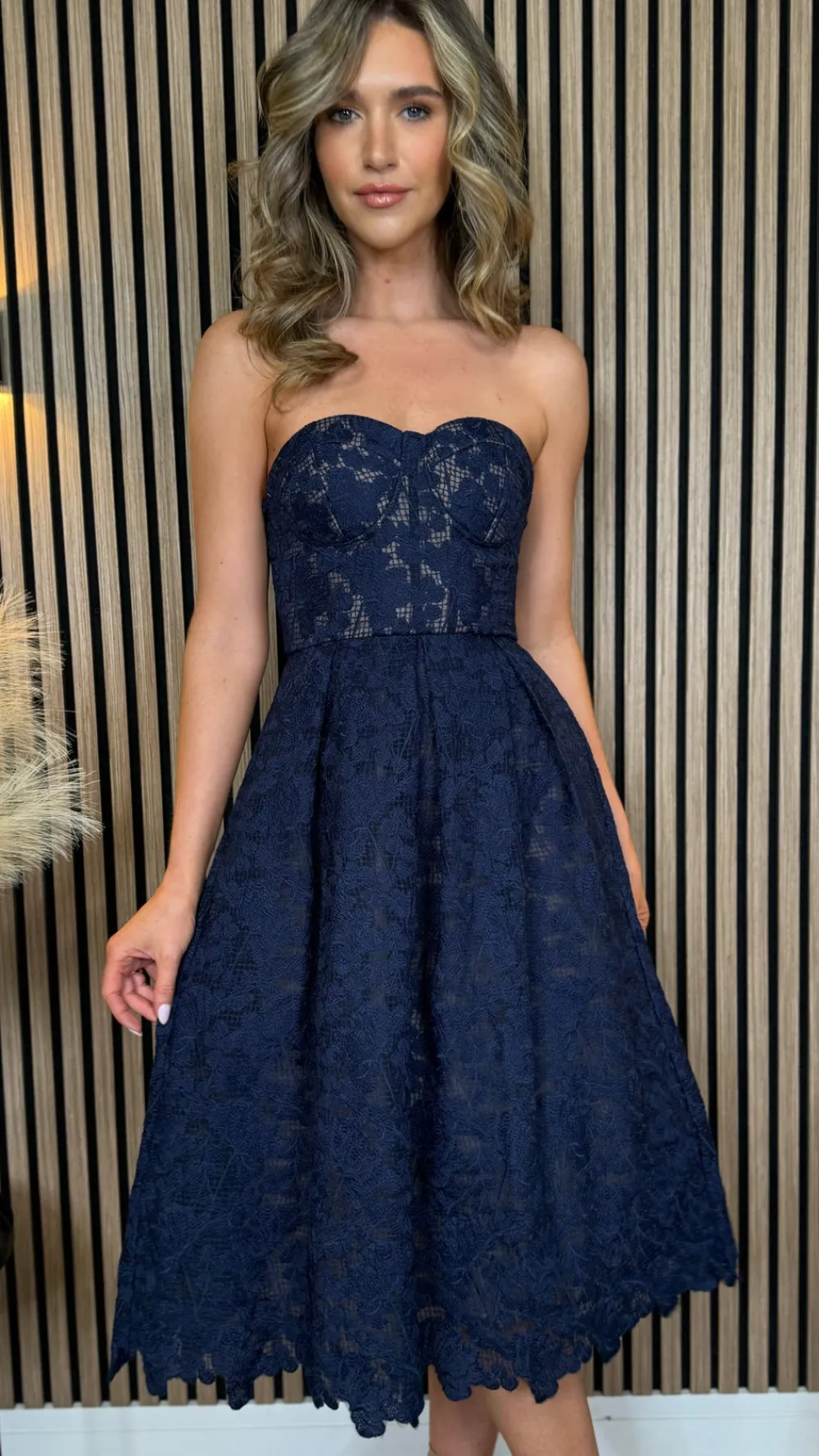bronwyn_navy_bandeau_flor_2.webp PARIS FASHION SHOPS Going Out Dresses | Occasion Dresses^Bronwyn Navy Bandeau Floral Patterned Midi Dress