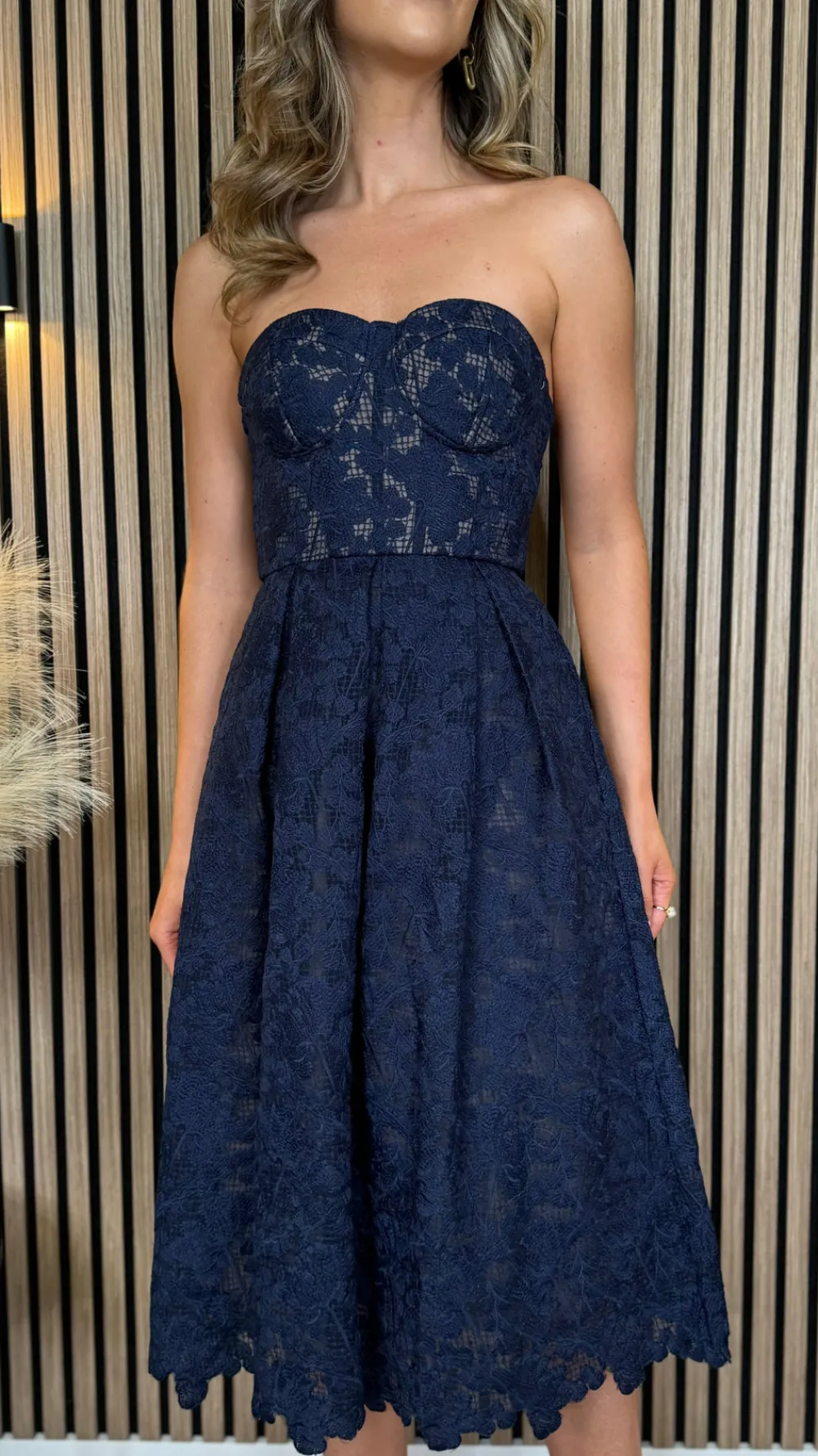 bronwyn_navy_bandeau_flor_4.webp PARIS FASHION SHOPS Going Out Dresses | Occasion Dresses^Bronwyn Navy Bandeau Floral Patterned Midi Dress