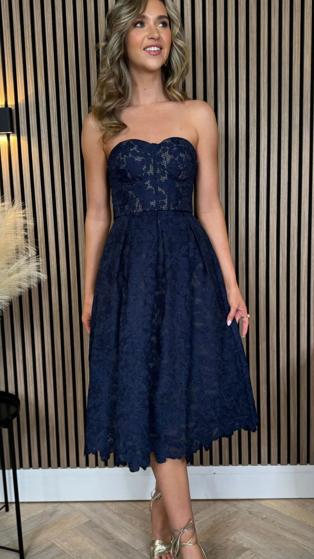 bronwyn_navy_bandeau_flor_5.webp PARIS FASHION SHOPS Going Out Dresses | Occasion Dresses^Bronwyn Navy Bandeau Floral Patterned Midi Dress