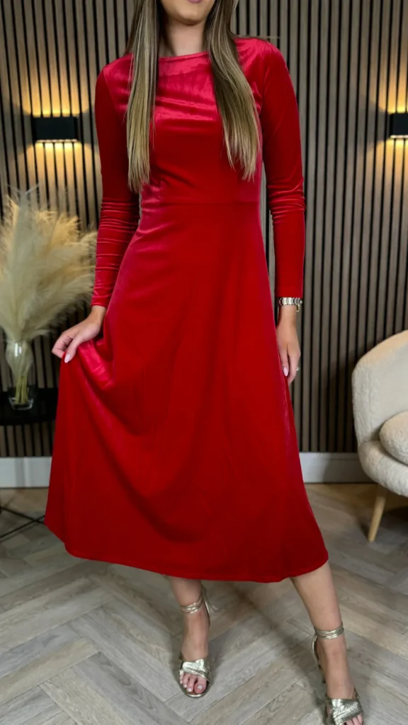 ATTENTIF Fitted Dresses | Going Out Dresses^Courtney Red Round Neck Velvet Midi Dress