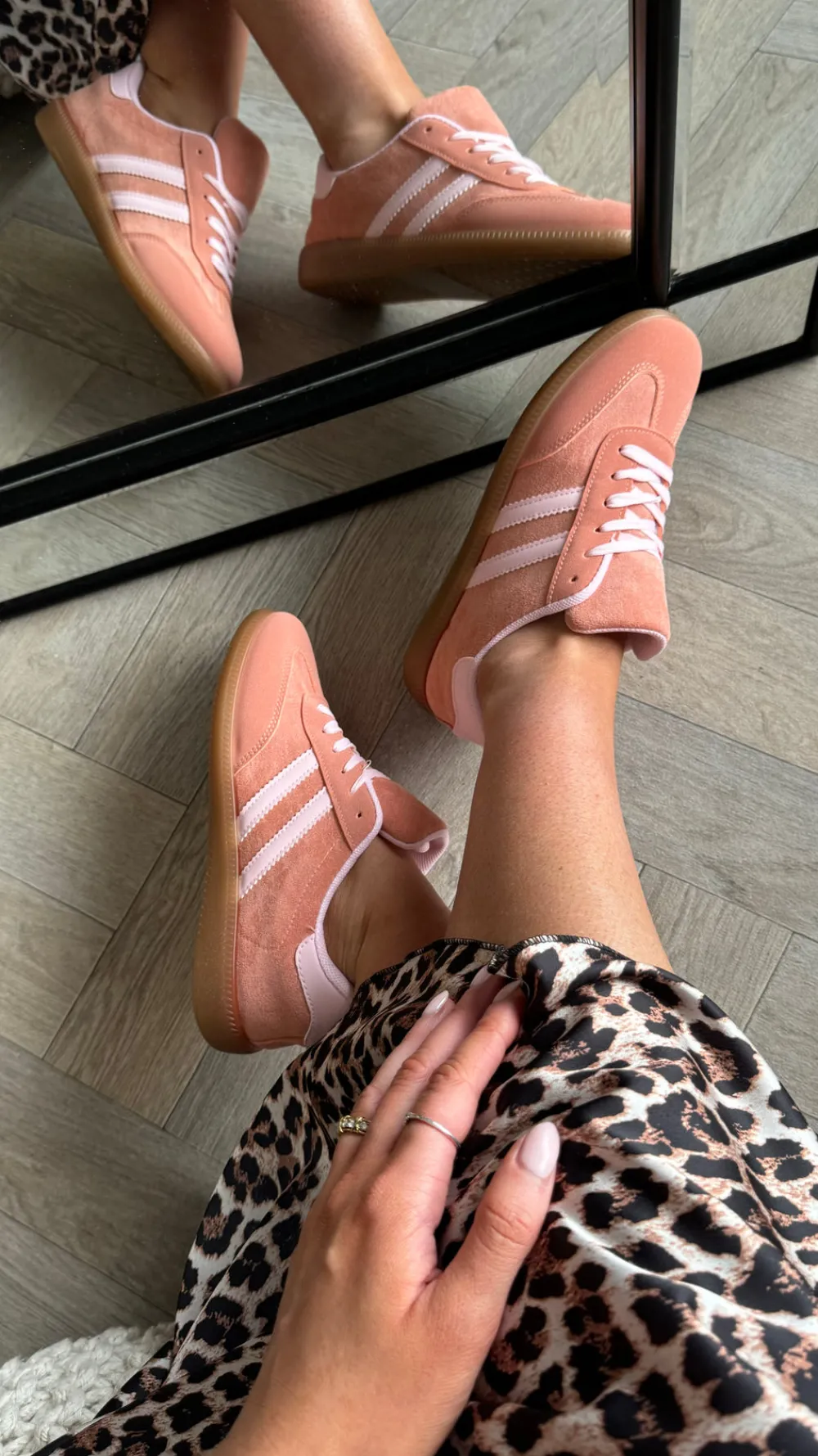 dannie_salmon_amp_white_s_1.webp SHOE LAB STUDIO Trainers^Dannie Salmon & White Stripe Detail Trainers