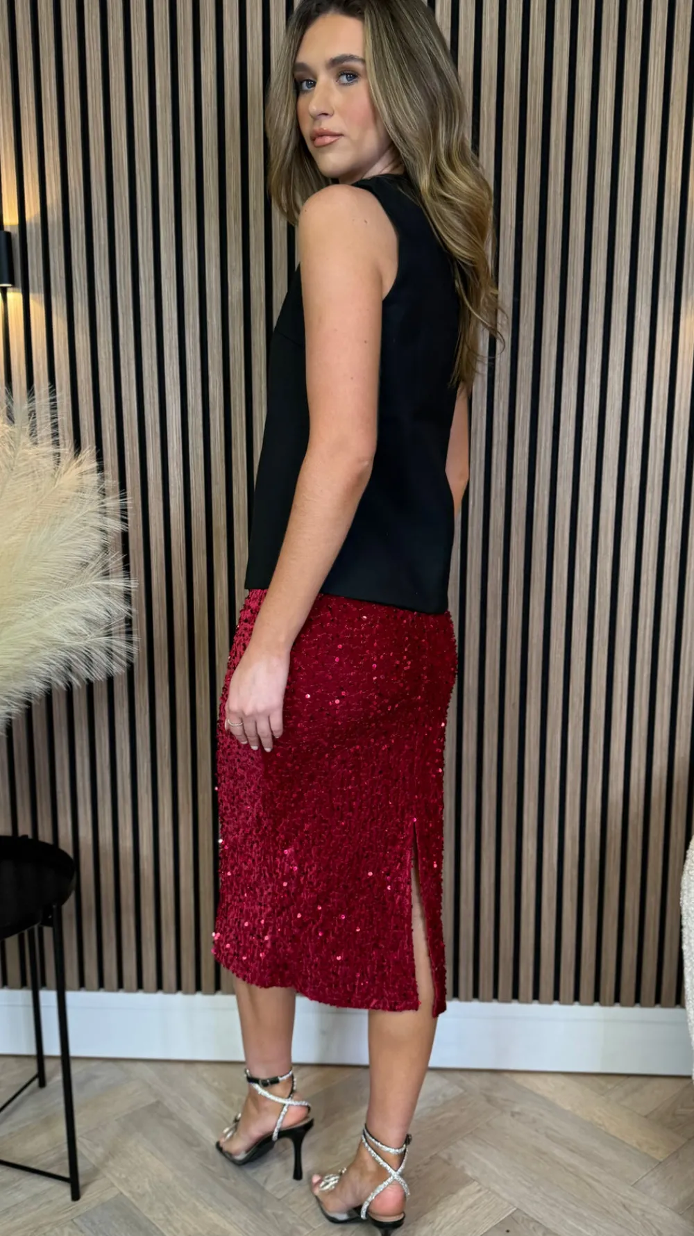 dervla_red_sequin_midi_sk_5.webp LORIANE Skirts & Shorts^Dervla Red Sequin Midi Skirt