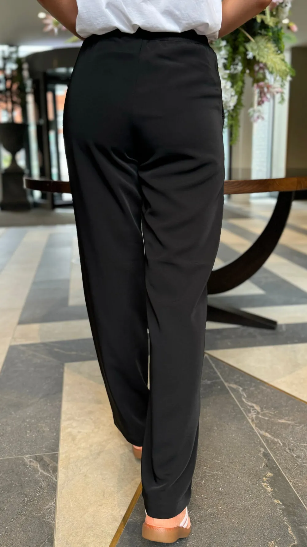 doireann_black_high_waist_5.webp BESTSELLER Trousers^Doireann Black High Waisted Straight Leg Trousers