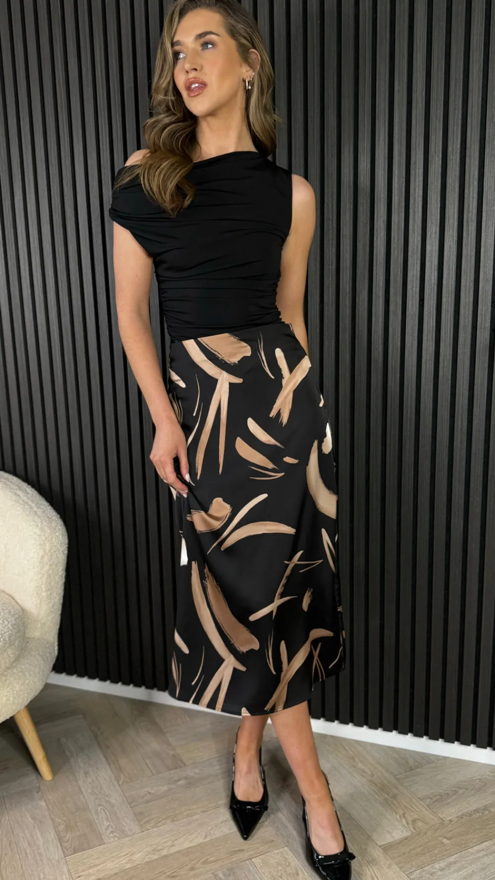 edel_beige_amp_black_abst_0.webp GIRL IN MIND Skirts & Shorts^Edel Beige & Black Abstract Print Midi Skirt
