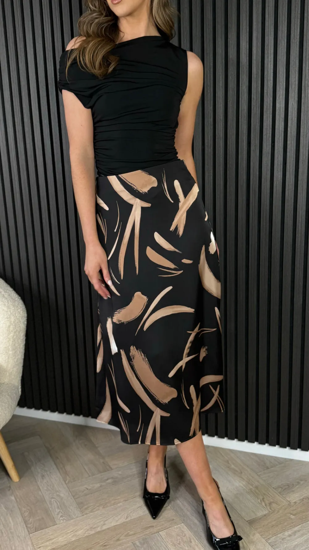 edel_beige_amp_black_abst_2.webp GIRL IN MIND Skirts & Shorts^Edel Beige & Black Abstract Print Midi Skirt