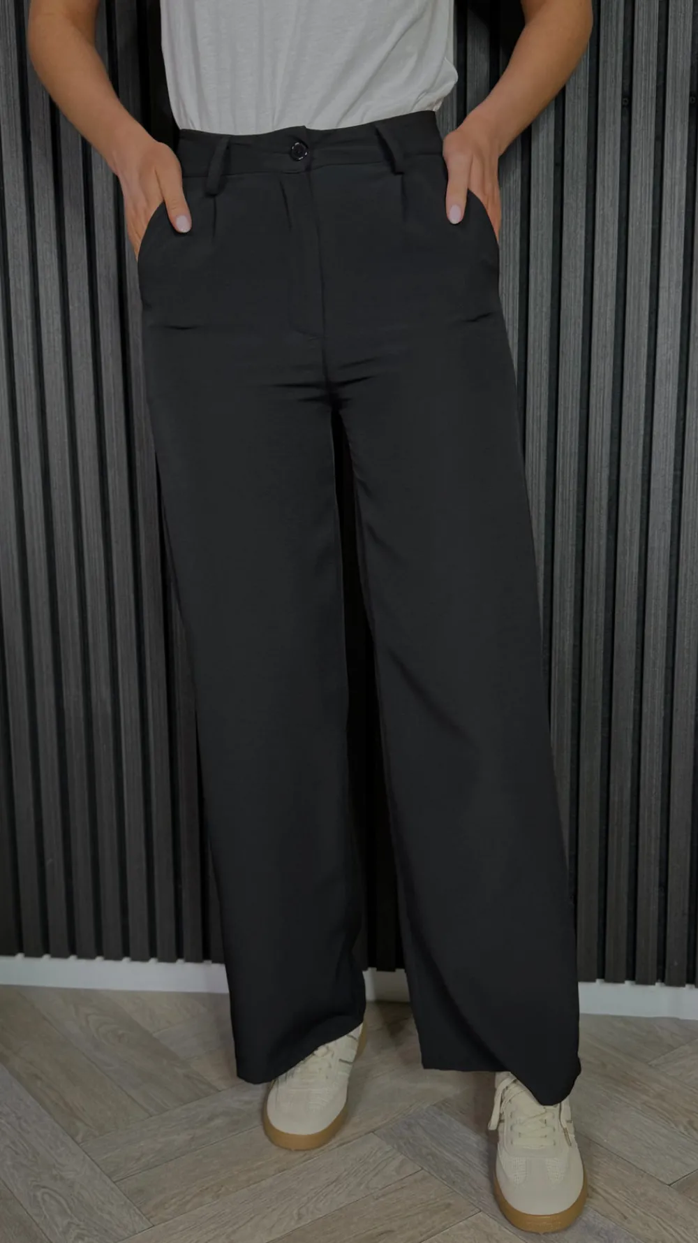 effie_black_wide_leg_trou_3.webp ESTEE BROWN Trousers^Effie Black Wide Leg Trousers