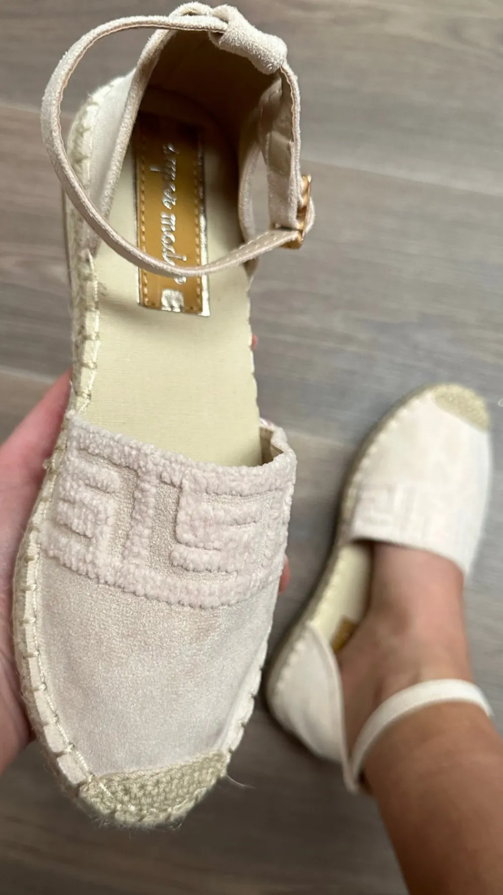 freyja_beige_flat_sole_es_0.webp cc Flats^Freyja Beige Flat Sole Espadrilles