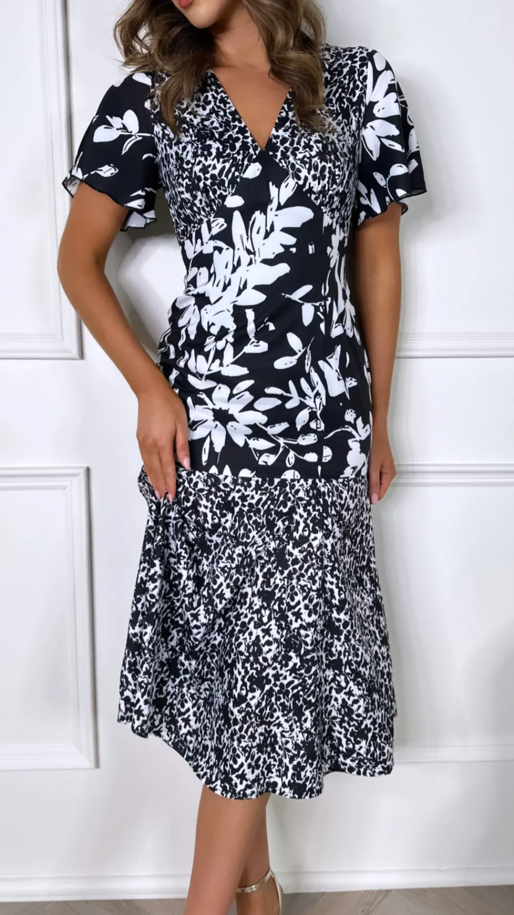 frieda_black_and_white_fl_0.webp GIRL IN MIND Going Out Dresses | Occasion Dresses^Frieda Black and White Floral Tiered Midi Dress