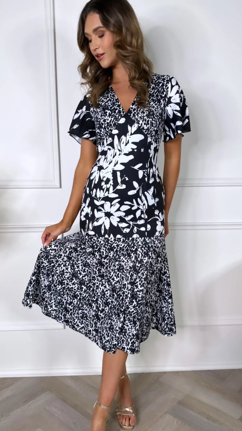 frieda_black_and_white_fl_1.webp GIRL IN MIND Going Out Dresses | Occasion Dresses^Frieda Black and White Floral Tiered Midi Dress