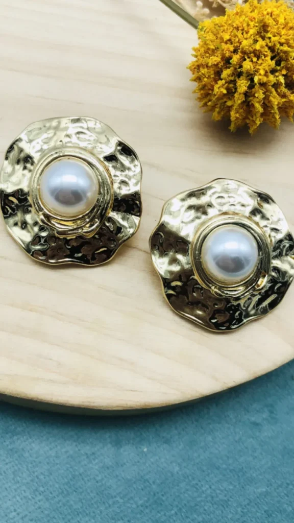 PARIS FASHION SHOPS Jewellery^Helene Gold & Pearl Detail Wavy Design Earrings