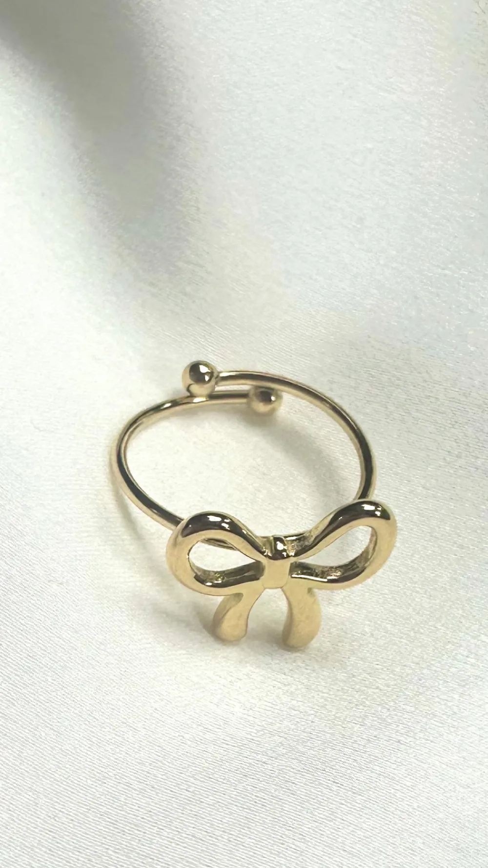 jena_gold_bow_detail_stai_1.webp EMILY Jewellery^Jena Gold Bow Detail Stainless Steel Extendable RIng
