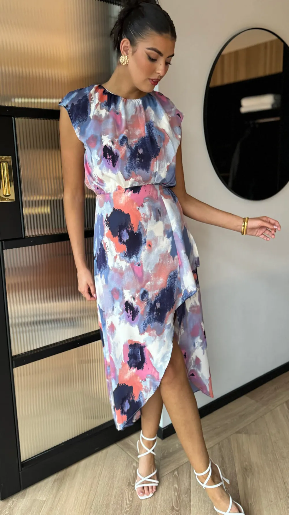julia_blue_multi_smudge_p_2.webp AX PARIS Going Out Dresses | Occasion Dresses^Julia Blue Multi Smudge Print Dipped Hem Midi Dress
