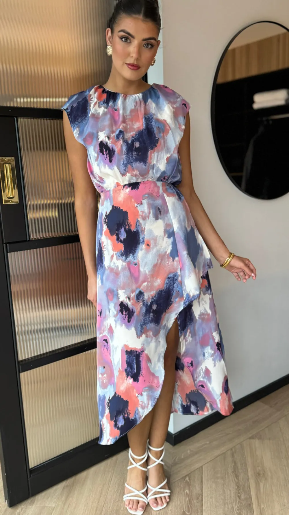julia_blue_multi_smudge_p_3.webp AX PARIS Going Out Dresses | Occasion Dresses^Julia Blue Multi Smudge Print Dipped Hem Midi Dress