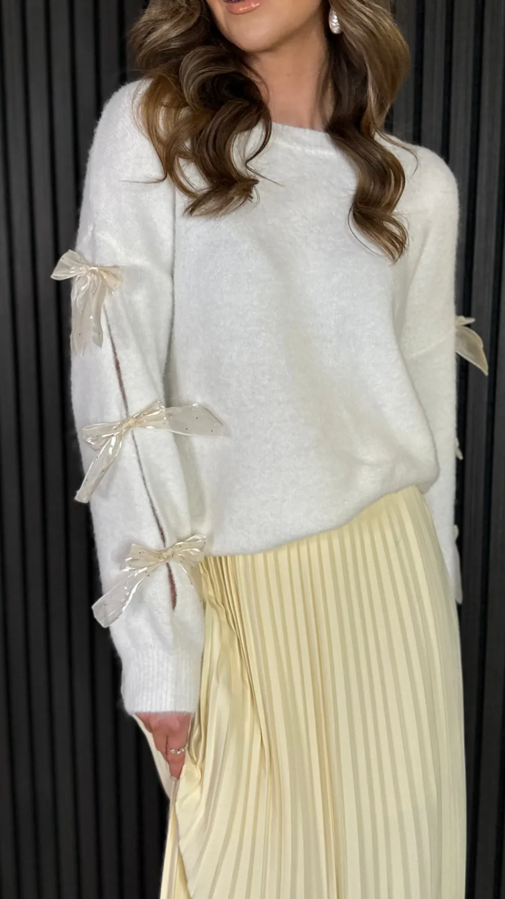 julie_cream_bow_sleeve_de_0.webp LOVIKA Knitwear^Julie Cream Bow sleeve Detail Jumper