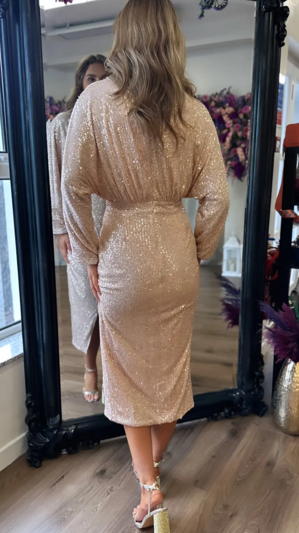 katarina_gold_sequin_long_3.webp XThree Fitted Dresses | Occasion Dresses^Katarina Gold Sequin Long Sleeve Sequin Midi Dress