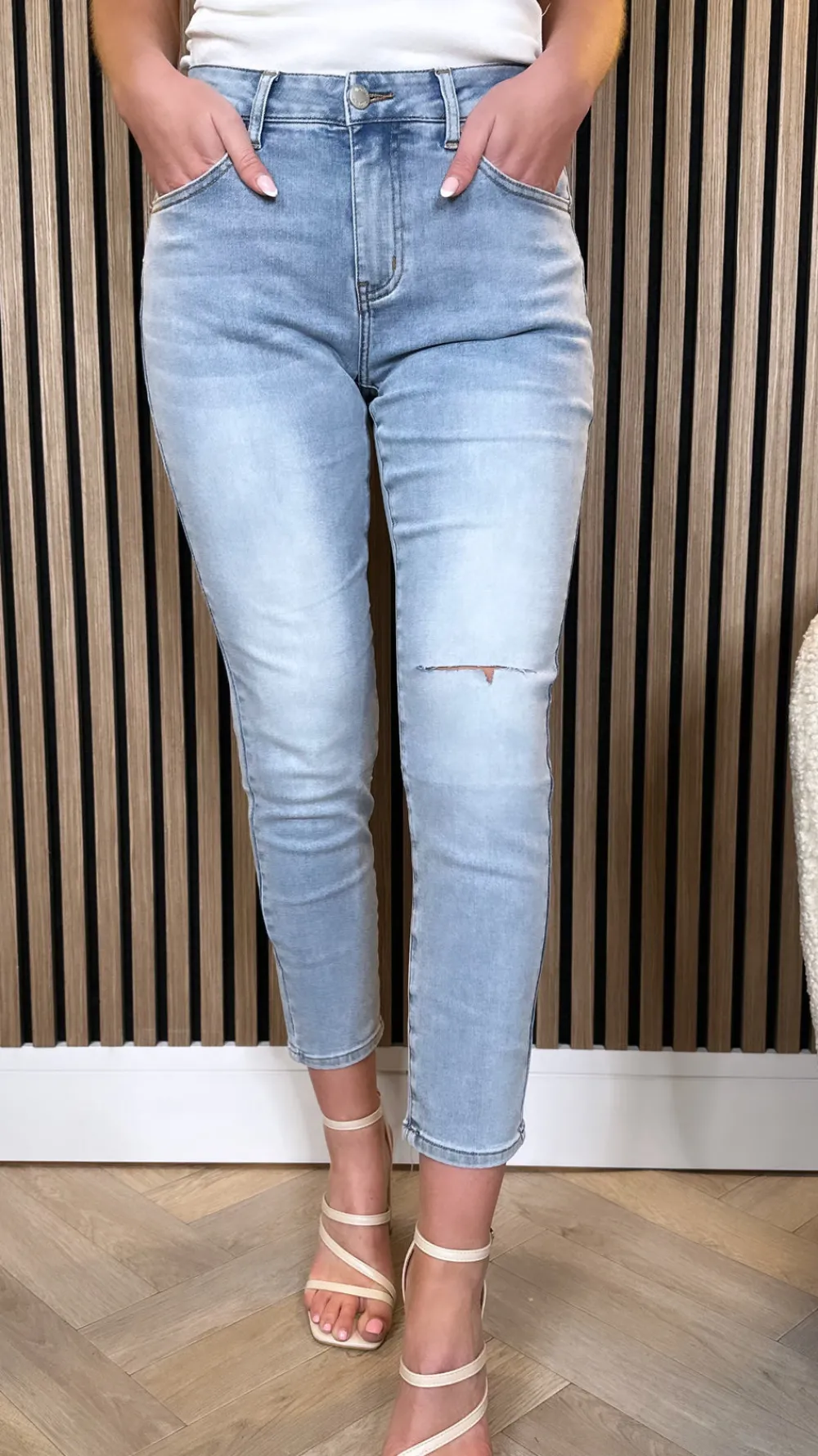 keke_light_blue_ripped_kn_2.webp NINA CARTER Jeans^Keke Light Blue Ripped Knee Boyfriend Jeans