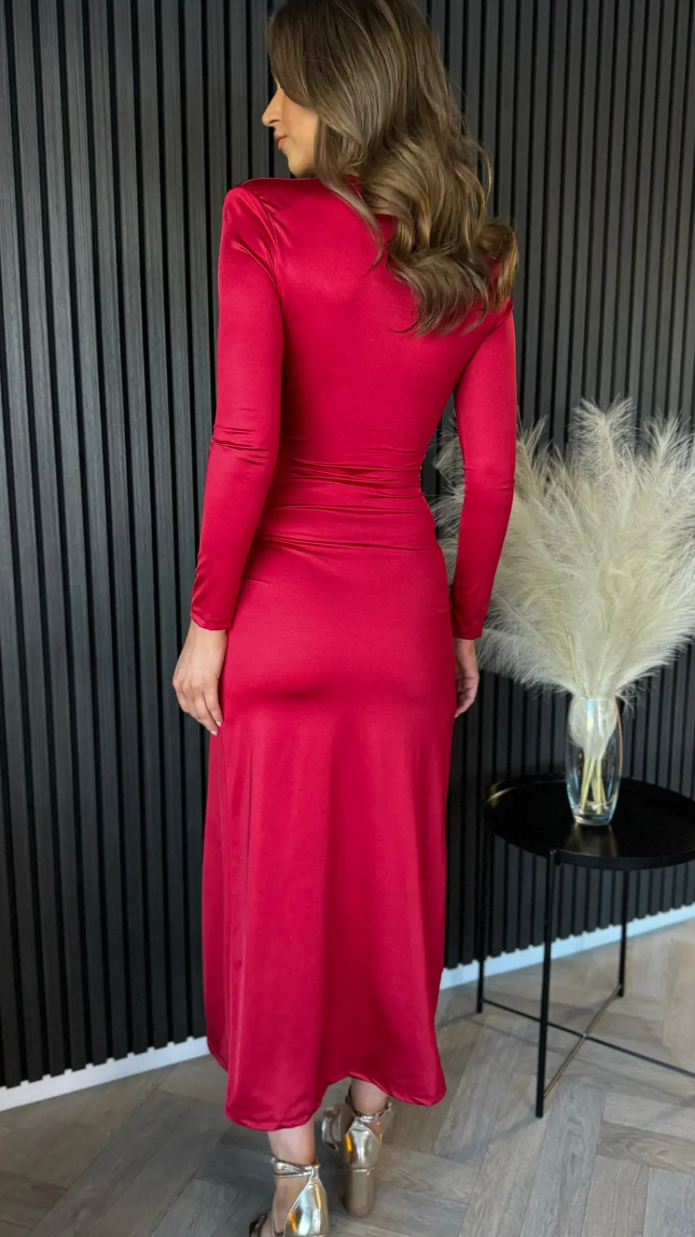 kingsley_red_v_neckline_w_6.webp COPPEROSE Going Out Dresses | Occasion Dresses^Kingsley Red V Neckline Wrap Effect Brooch Detail Midi Dress