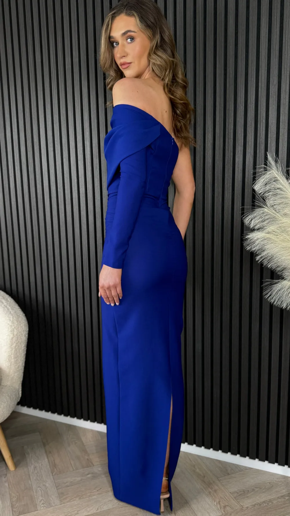 leanna_royal_blue_one_sle_7.webp MODADAYS Going Out Dresses | Occasion Dresses^Leanna Royal Blue One Sleeve Drape Detail Midi Dress