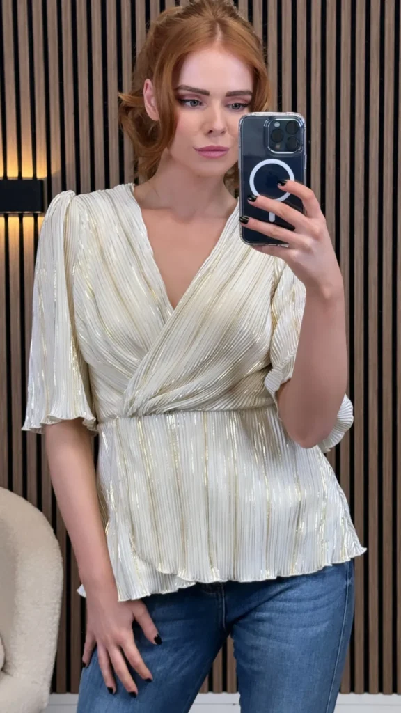 GIRL IN MIND Tops^Maisie White & Gold Metallic Top