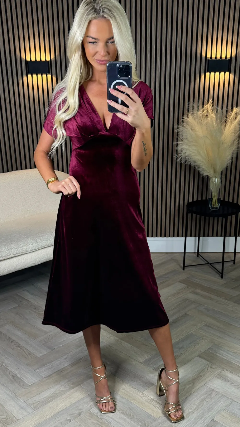 merritt_burgundy_v_neckli_3.webp COPPEROSE Going Out Dresses | Occasion Dresses^Merritt Burgundy V Neckline Velvet Finish Midi Dress