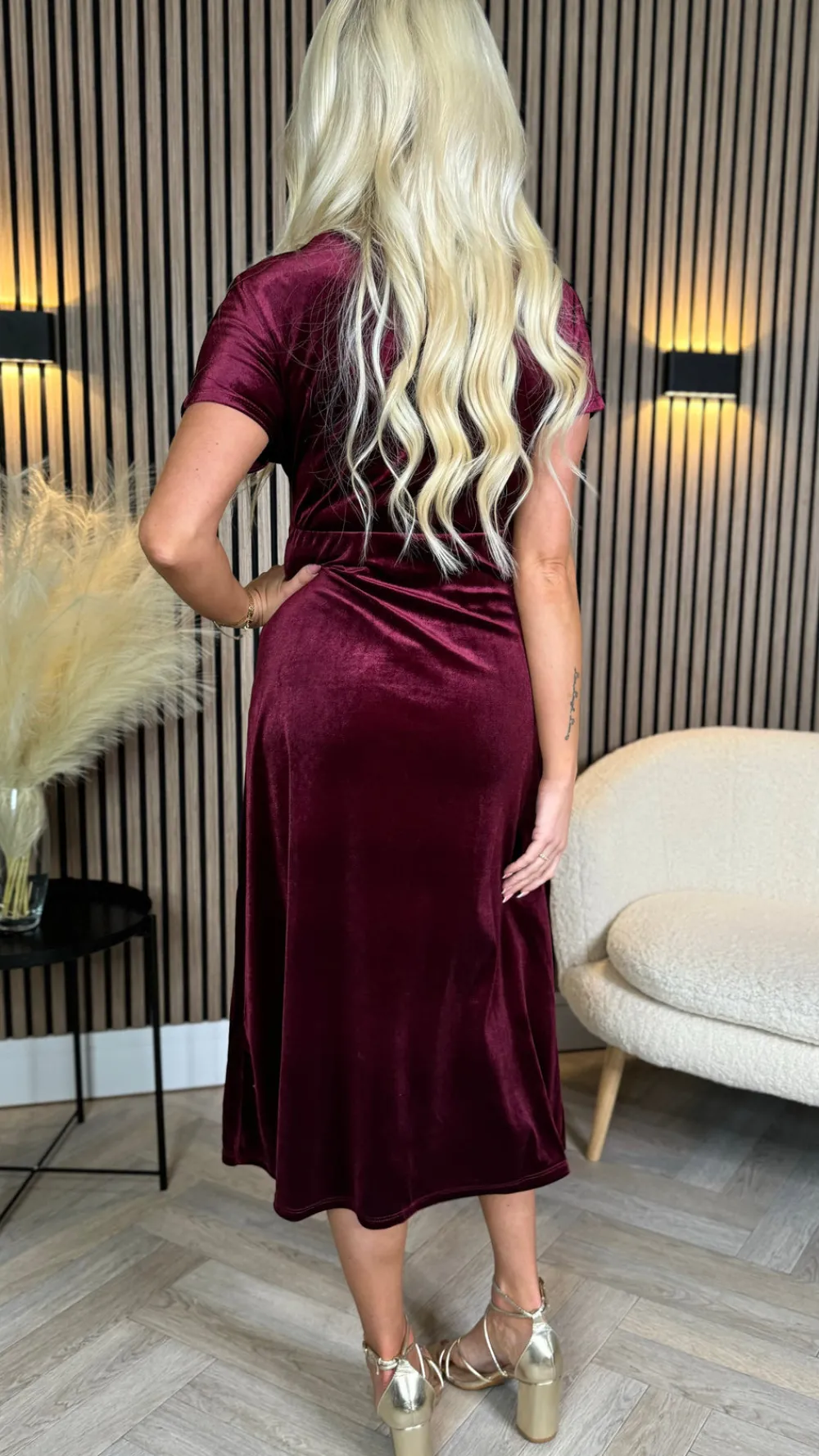 merritt_burgundy_v_neckli_6.webp COPPEROSE Going Out Dresses | Occasion Dresses^Merritt Burgundy V Neckline Velvet Finish Midi Dress