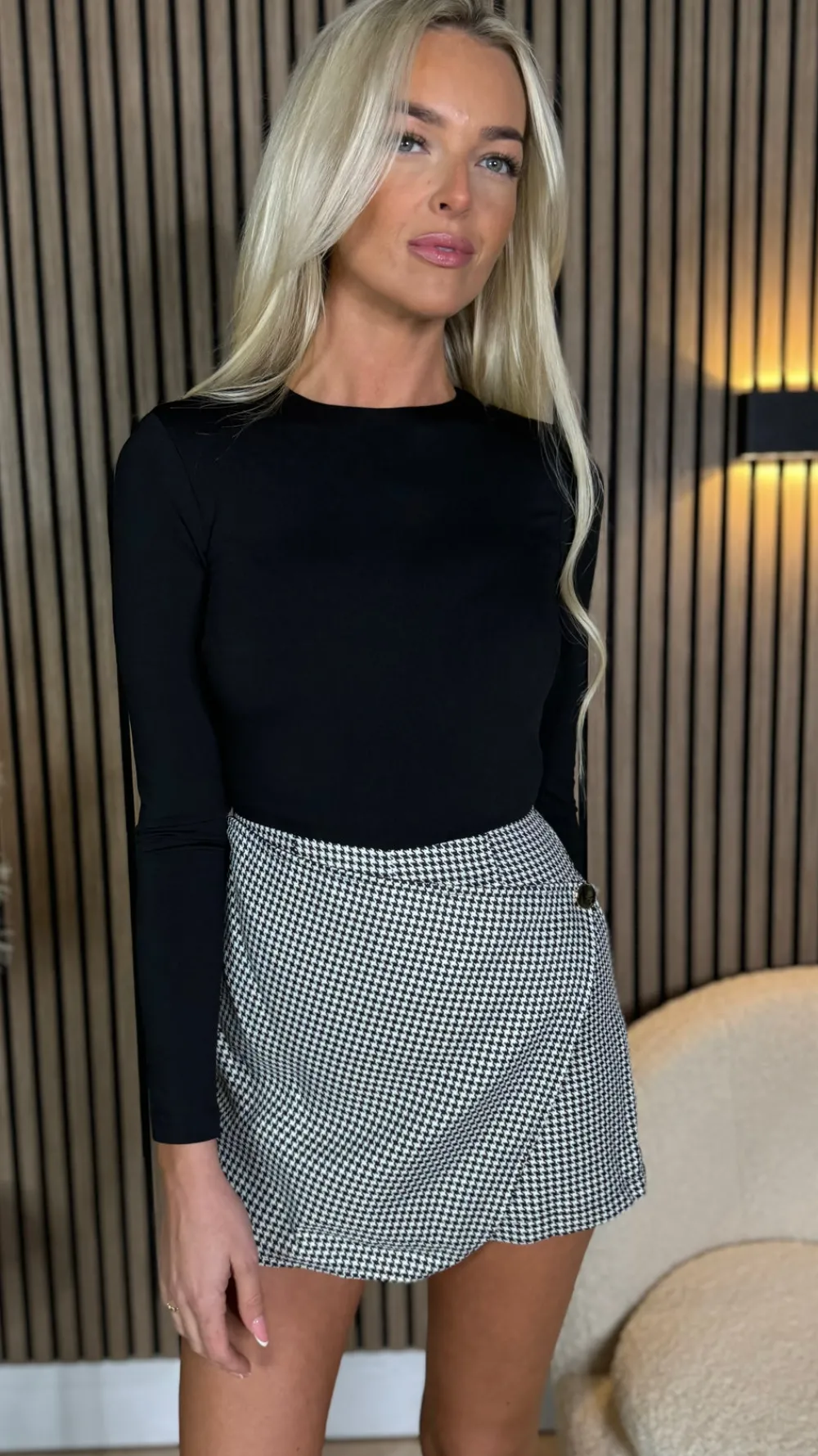 samira_black_and_white_ho_4.webp AX PARIS Jumpsuits + Playsuits^Samira Black And White Houndstooth Long Sleeve Playsuit