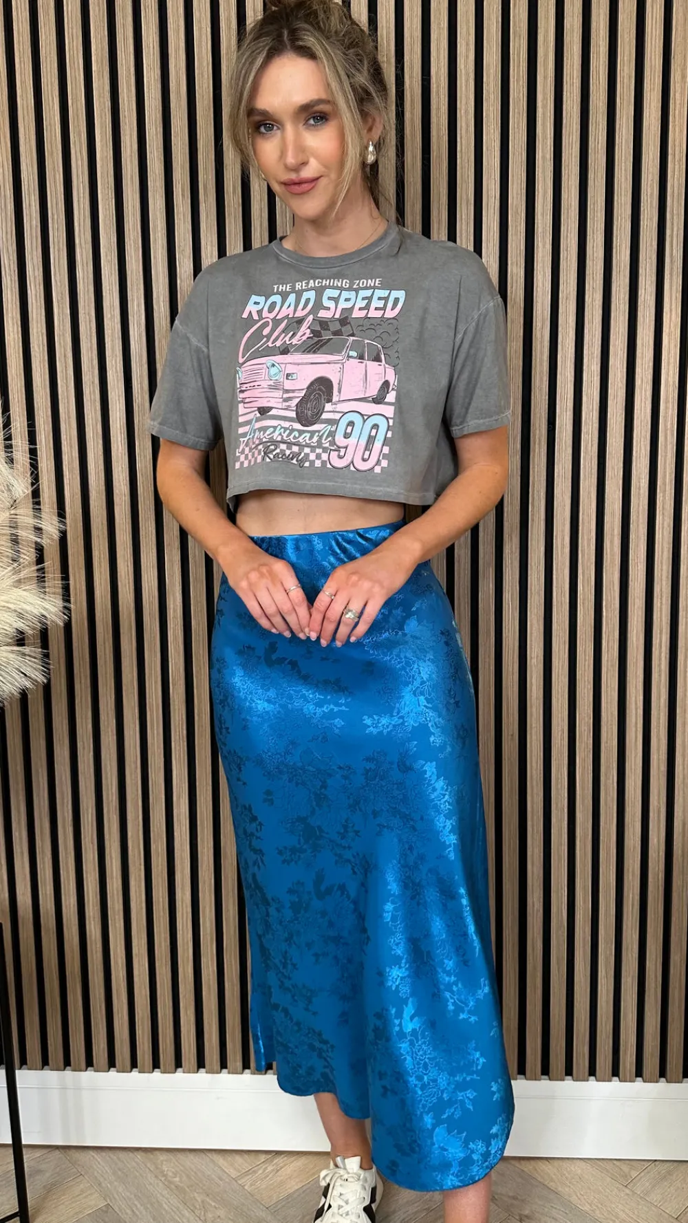shelley_grey_graphic_prin_2.webp PETTEGOLE Tops^Shelley Grey Graphic Printed Crop T shirt